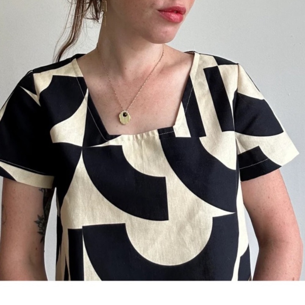 Ersa Fibers Frankie top in Child’s Play black cream Graphic Print Top linen 3XL - Picture 2 of 16